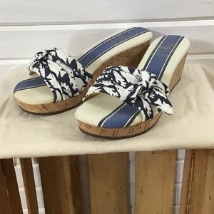 shoe stores castle towers